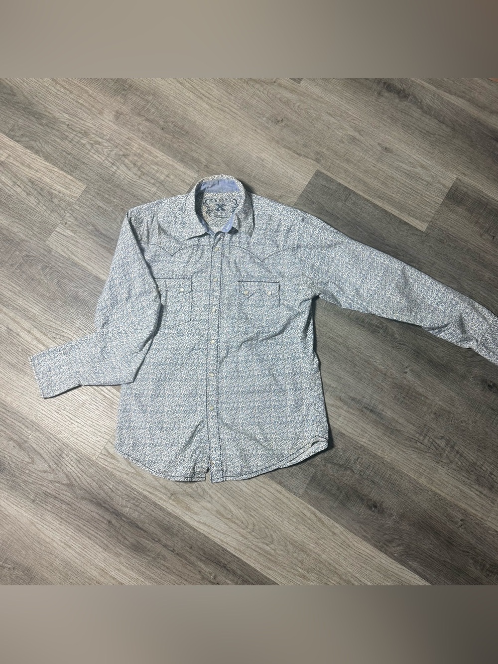 Twenty X Light Blue Patterned Long-Sleeve Button-Down Shirt Medium